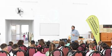 La Agenda de la Ciencia y la Tecnología llegó a la escuela Pizzurno