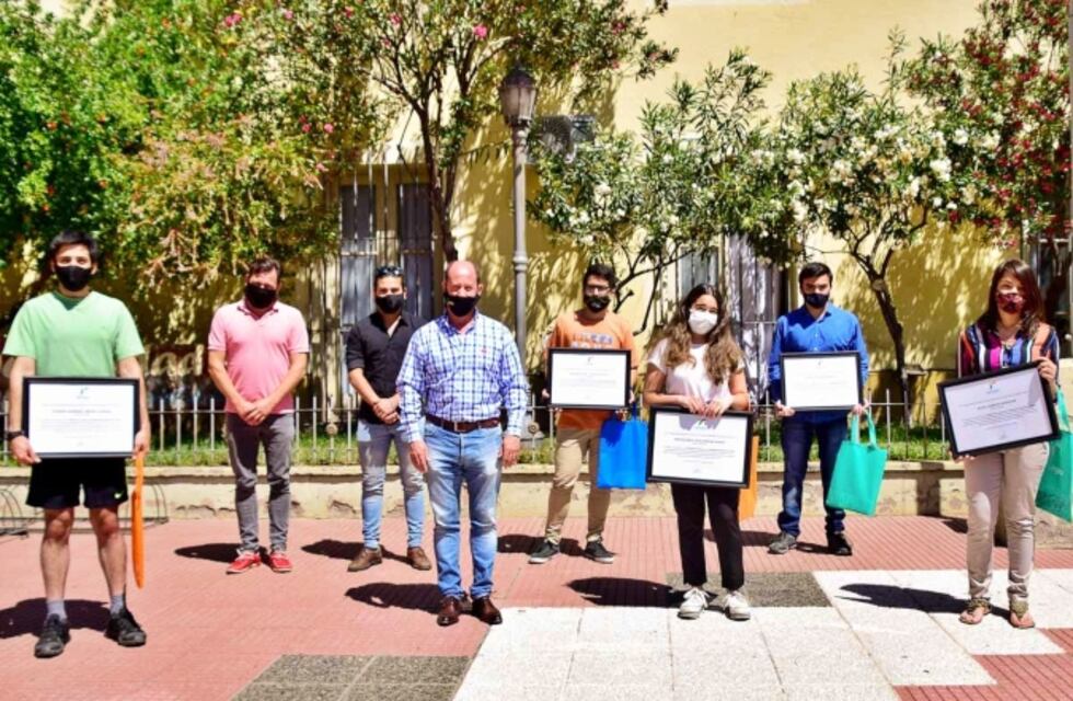 El intendente de Tupungato distinguió a cinco alumnos que participaron en la Olimpiada Argentina de Física