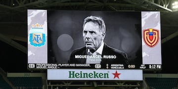 En Miami, la selección argentina recordó a Miguel Ángel Russo con un minuto de silencio.