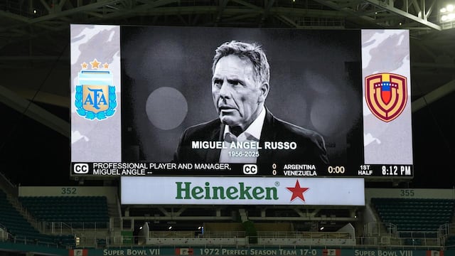En Miami, la selección argentina recordó a Miguel Ángel Russo con un minuto de silencio.