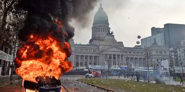 Protestas e incidentes registrados en los alrededores del Congreso. (AP)