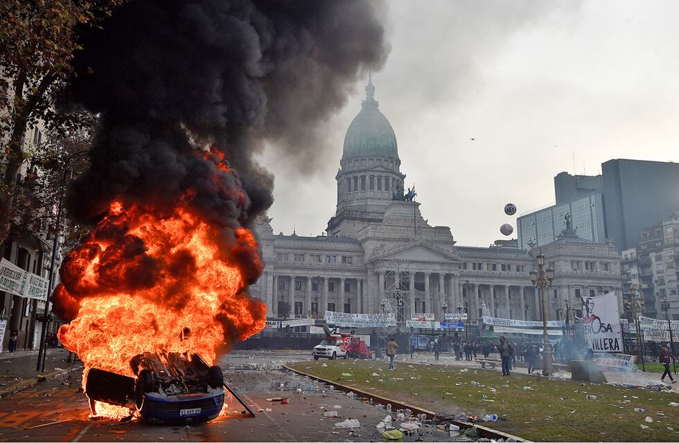 El Ministerio de Seguridad anunció que se presentará como querellante por los desmanes en el Congreso