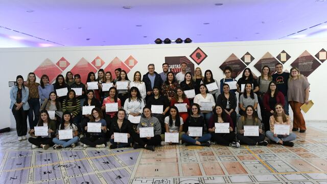 En el Complejo Cultural del Viejo Mercado (CCVM), 40 mujeres recibieron su certificado por haber participado de "Ciencias de la computación" y “Operador de PC, G-Suite y Excel”.