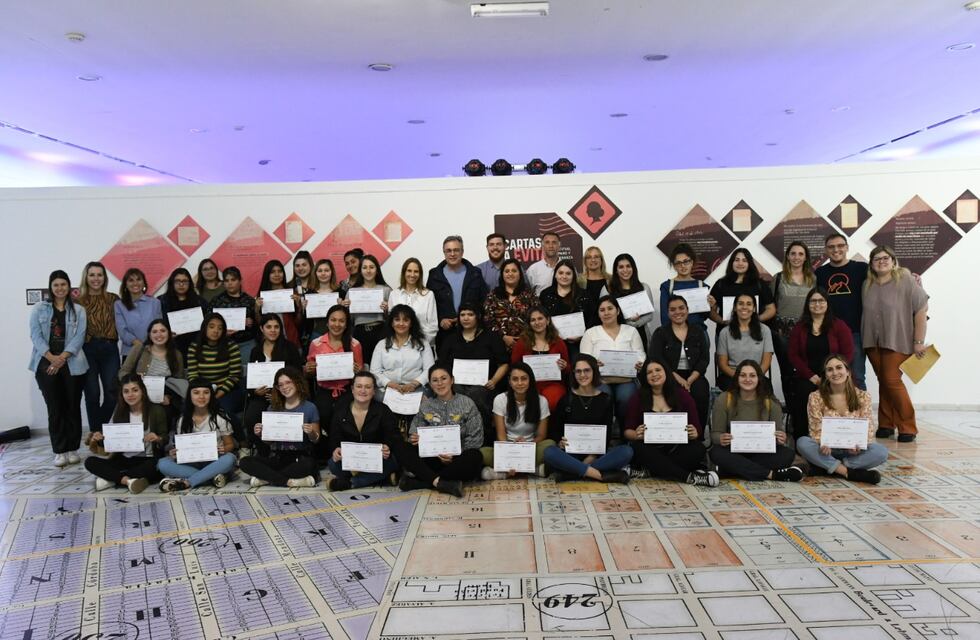Formación digital: 40 mujeres jóvenes recibieron su certificado