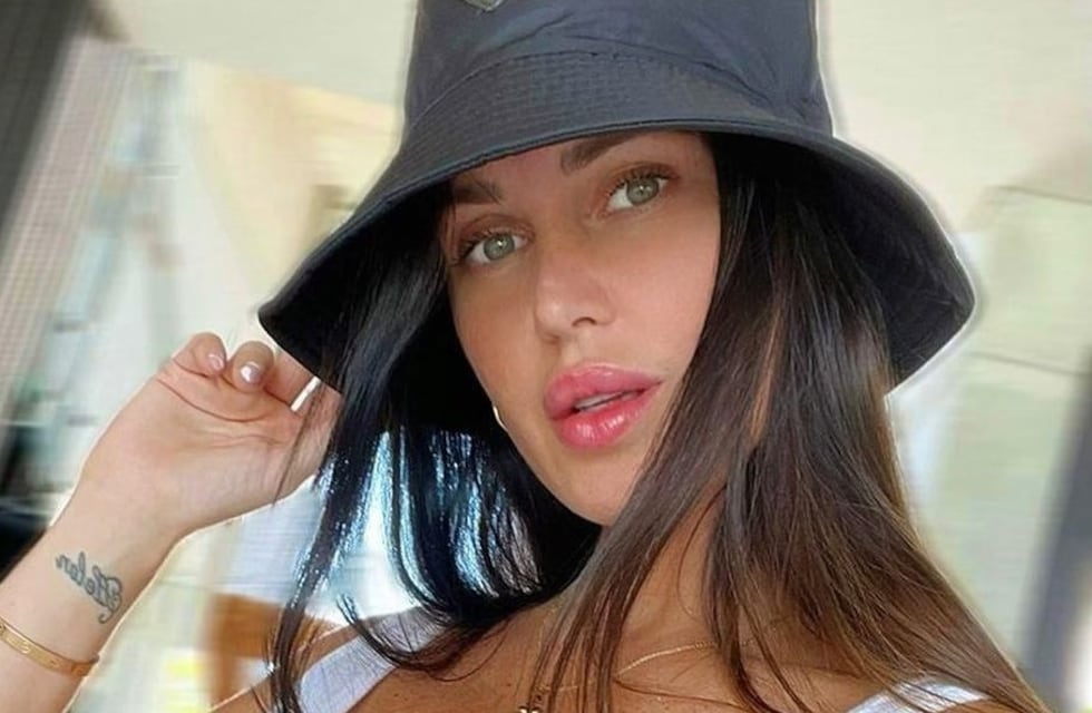 Natalie Weber disfruta del otoño abrigada pero sin ropa interior: las fotos donde dejó ver de más