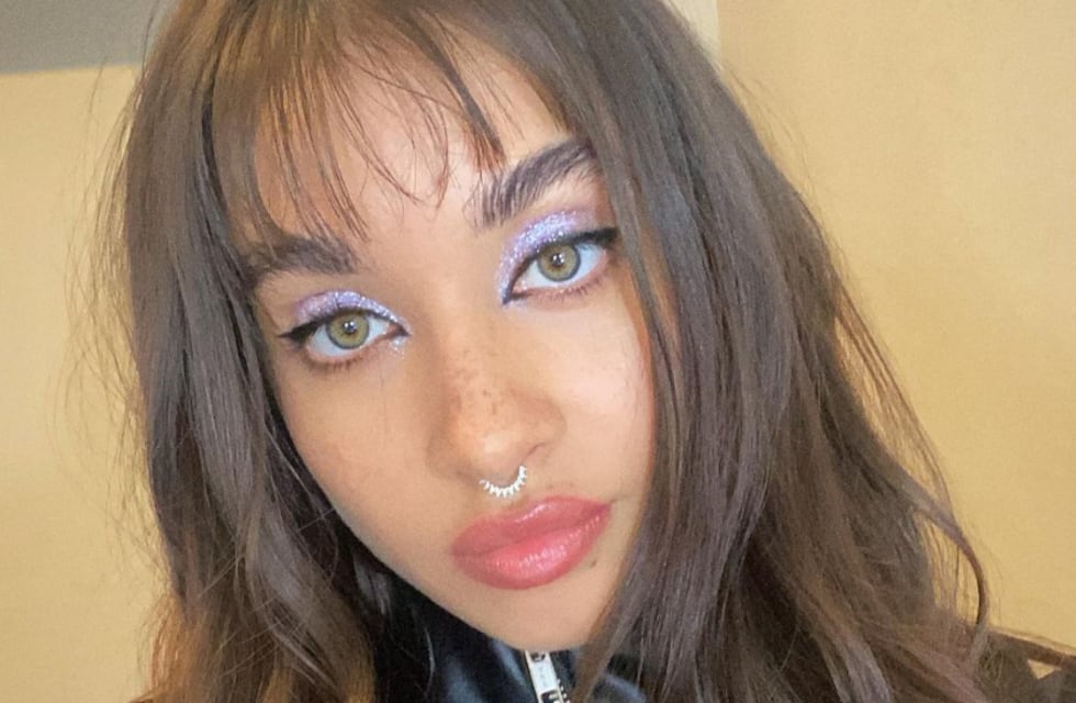 María Becerra causó furor en Instagram con un top cruzado y una mini falda