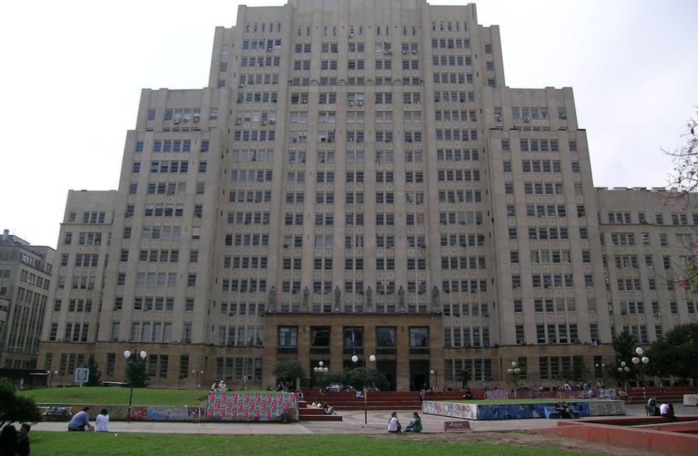 Investigan la muerte de un estudiante que cayó al vacío en la Facultad de Medicina de la UBA