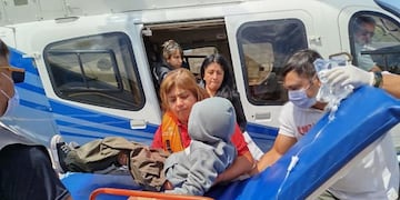 Un niño de la alta montaña fue trasladado al Hospital de Niños gracias a un operativo conjunto de Salud y Aeronáutica.
