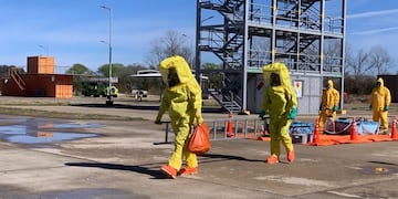 Bomberos de Tres Arroyos culminaron curso sobre materiales peligrosos