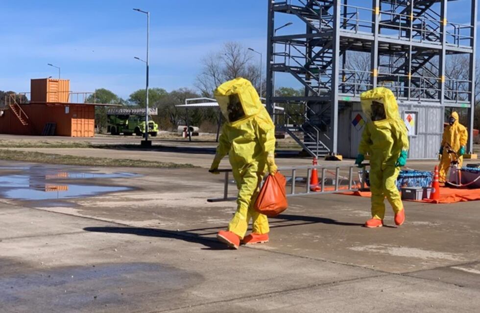 Bomberos de Tres Arroyos culminaron curso sobre materiales peligrosos