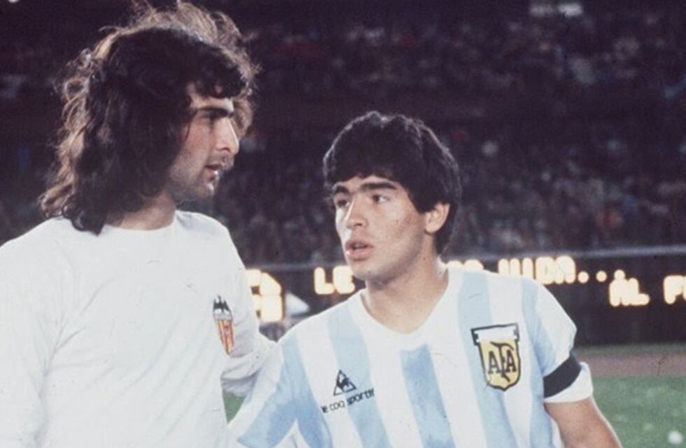 Mario Kempes: “Es de cobardes criticar a Maradona ahora”