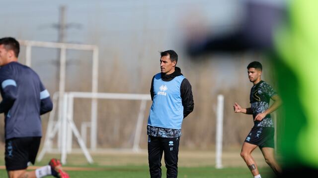 Mirando lo que viene. Guillermo Farré afrontará con Belgrano cinco partidos en 17 días (Prensa Belgrano)