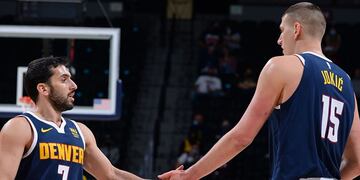 Facundo Campazzo y Nikola Jokic son compañeros en Denver Nuggets.