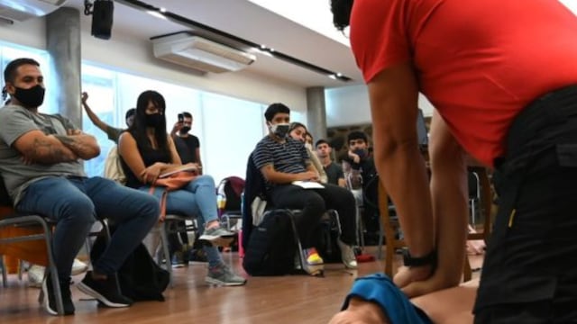 Primeros auxilios y RCP. La Municipalidad da cursos gratis todas las semanas.