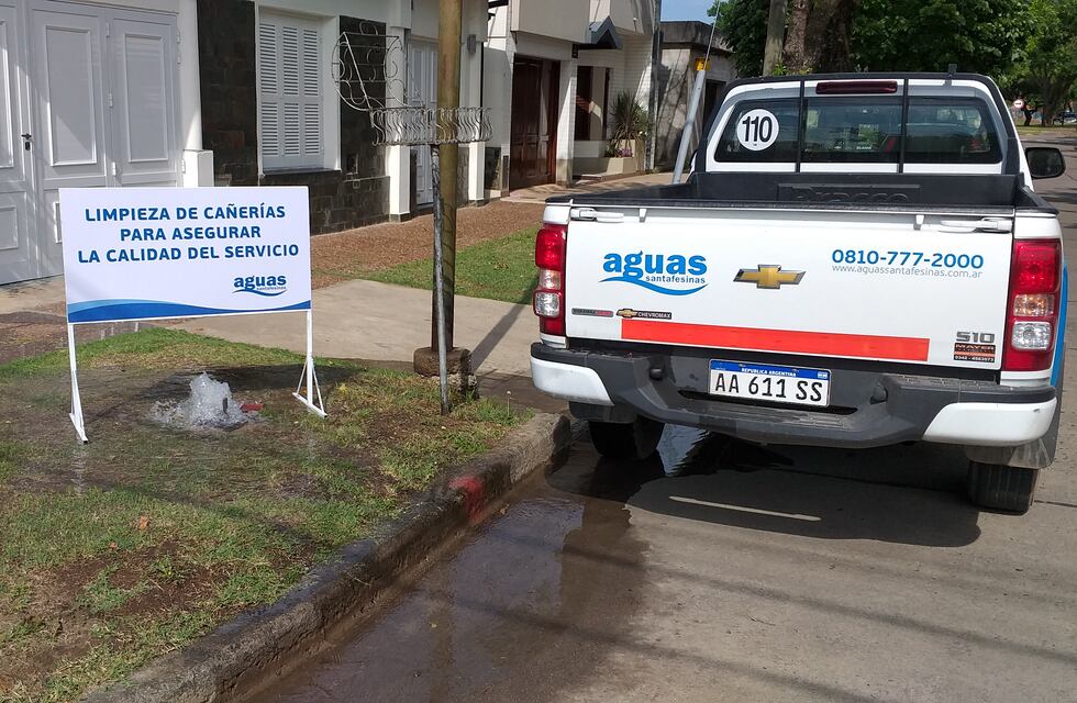 ASSA avisa: limpiarán la red de distribución domiciliaria de agua potable y habrá mucha agua en las calles