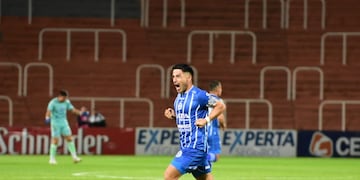 Golazo de Salomón Rodriguez y festeja todo el mundo Bodeguero. / Mariana Villa ( Los Andes)