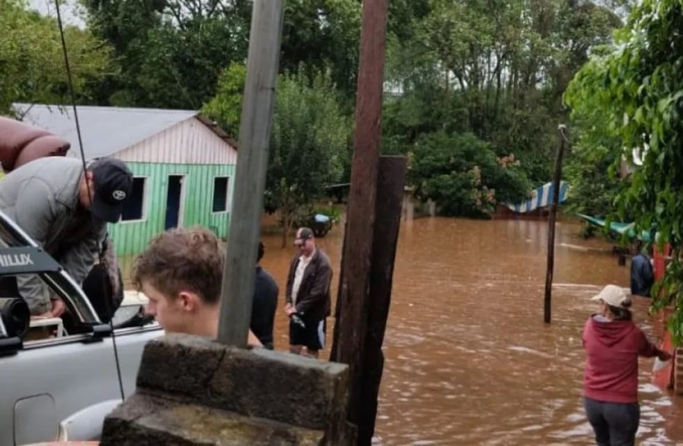 Realizan evacuaciones en El Soberbio debido a la crecida del Río Uruguay
