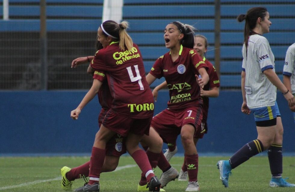 Fútbol femenino: las Tombinas no tuvieron piedad en el inicio de la Etapa Campeonato