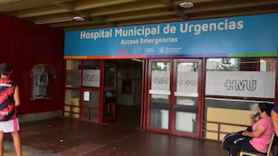 La víctima permanece en el Hospital de Urgencias. (José Hernández/La Voz).