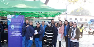 El equipo sanitario del Área Operativa Banda del Río Salí instaló un stand en Plaza Belgrano.