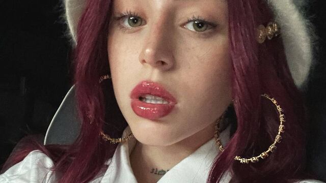 La autora de "Wapo traketero" ratificó la apuesta a un cambio de color de pelo durante su recorrida por el Hard Rock Stadium.