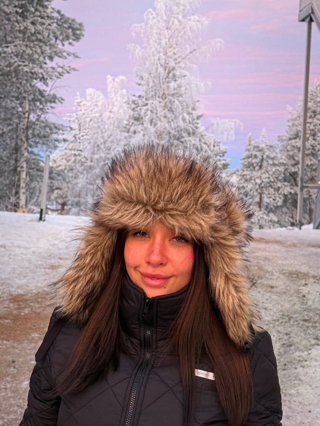 Becerra posó para la cámara desde el norte de Europa.