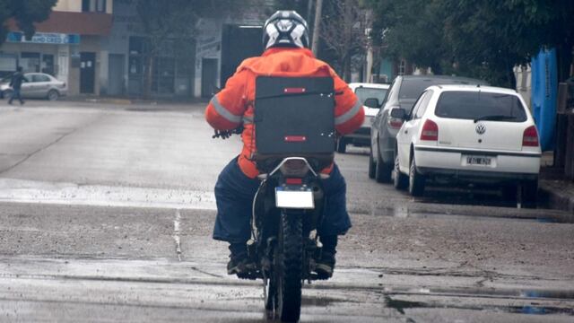 Atacaron a un cadete mientras hacía una entrega con un machete y le amputaron tres dedos