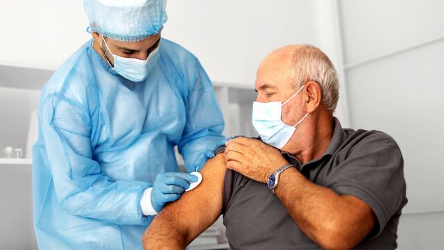 Vacuna antigripal: dónde y cómo aplicársela gratis siendo jubilado
