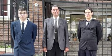 Aaron Martín Revecco Bustos, el profesor Eugenio Andrés Cuitiño y Lionel Adrián Pavés.