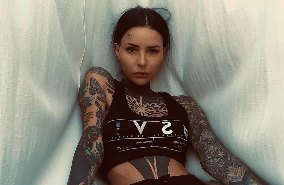 Cande Tinelli se hizo un nuevo tatuaje y mostró los resultados con una foto de su cuerpo completo