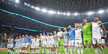La celebración del equipo nacional luego de meterse en la final de Qatar 2022. (Prensa Fifa).