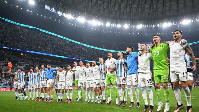 La celebración del equipo nacional luego de meterse en la final de Qatar 2022. (Prensa Fifa).