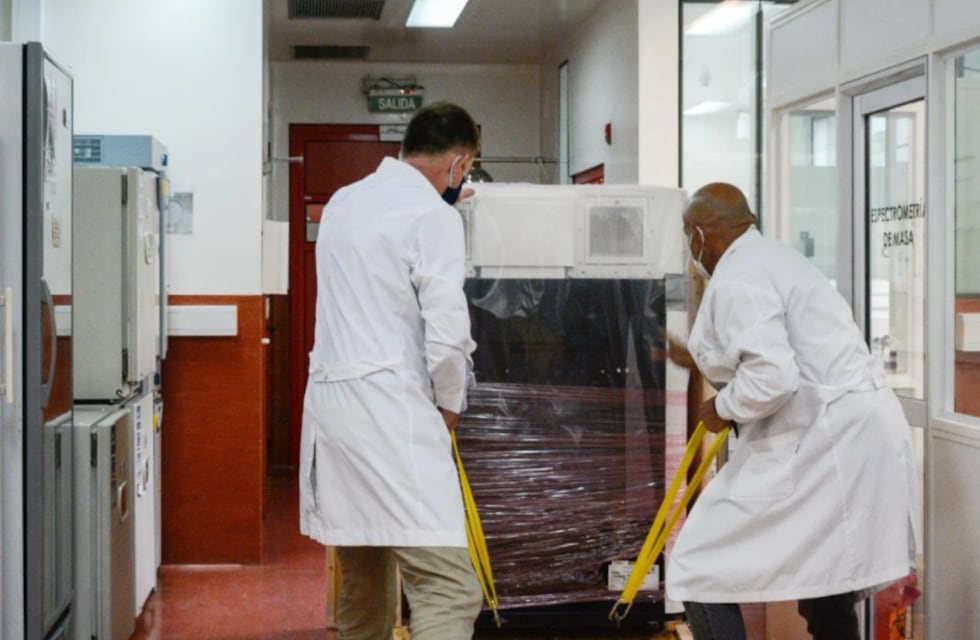 El Ministerio de Salud compró un equipo de última generación para detectar Covid-19 y todavía no está en funcionamiento