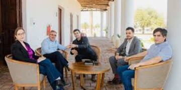 El empresario Navneet Pratap planea visitar el interior de la provincia para conocer de cerca las áreas de Filo de las Vicuñas (Fiambalá, Tinogasta), Cobre CAMYEN y Cobre Antofalla (Antofagasta de la Sierra) y evaluar el potencial de recursos mineros en estas regiones.