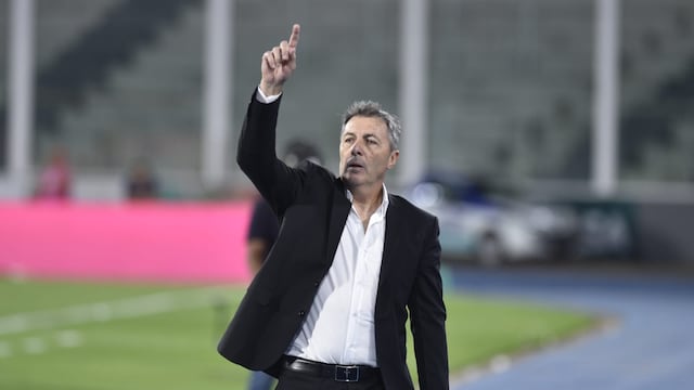 Kudelka fue ovacionado por los hinchas de Talleres, en la previa del duelo ante Lanús. (Ramiro Pereyra / La Voz)