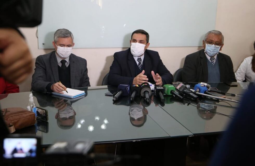 Fallecimiento de un médico: el ministerio de Salud Pública informó que se detectó un brote de neumonía bilateral en seis pacientes