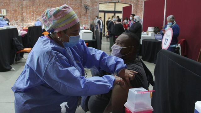 El Ministerio de Salud informó que 2.357.984 habitantes recibieron al menos una vacuna contra el COVID-19.