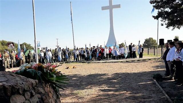 Monumento a los Veteranos de Malvinas en la rotonda del Cristo en San Rafael. Imagen de archivo