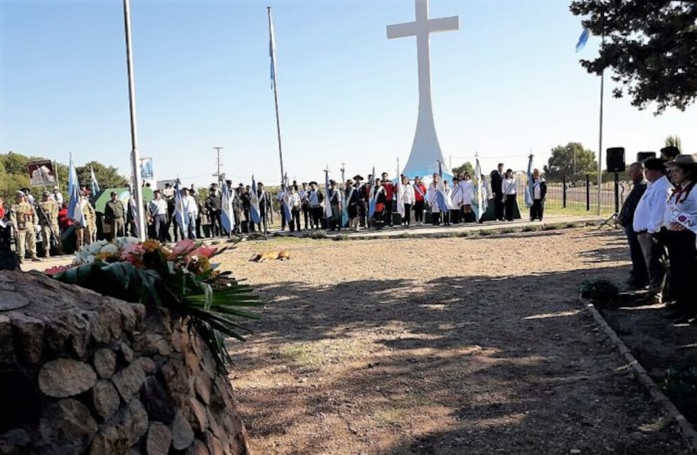 Por las redes denunciaron el mal estado y el robo de una bandera en el monumento a los Veteranos de Malvinas