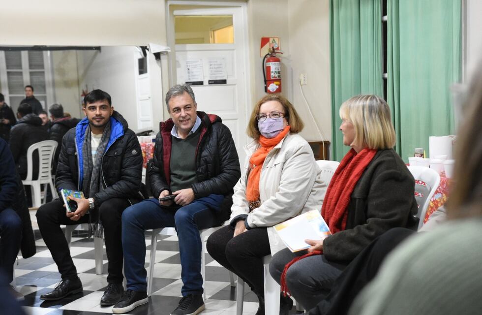 Castellano y su gabinete hablaron de obras públicas con la comisión vecinal del 30 de Octubre