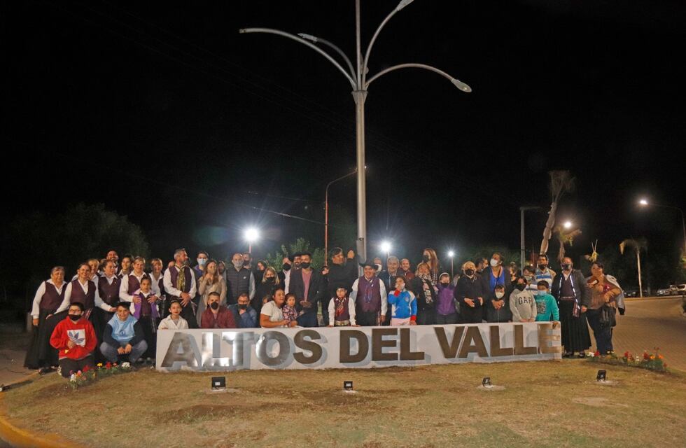 Altos del Valle estrenó cartelería de ingreso al barrio