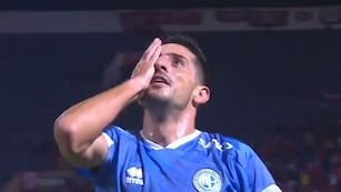 Pablo Chavarría y festejo por partida doble para Belgrano ante el Inter, por Copa Sudamericana (La Voz archivo).