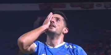 Pablo Chavarría y festejo por partida doble para Belgrano ante el Inter, por Copa Sudamericana (La Voz archivo).