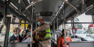 Por el aumento de casos de coronavirus Chile confinó al 70% de su población