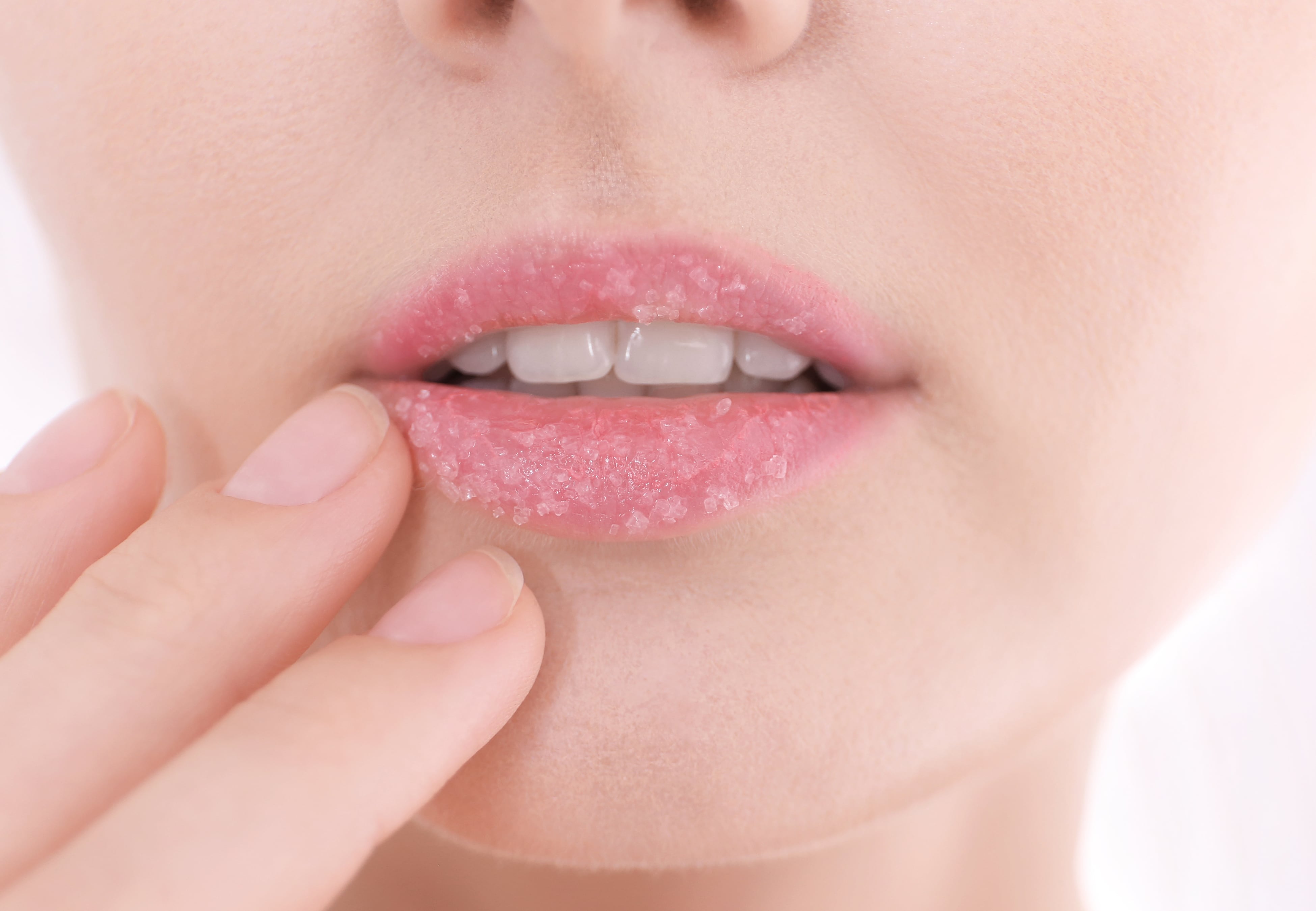 El azúcar actúa como exfoliante.