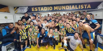 El plantel auriazul celebró dentro de la cancha y en el vestuario local.