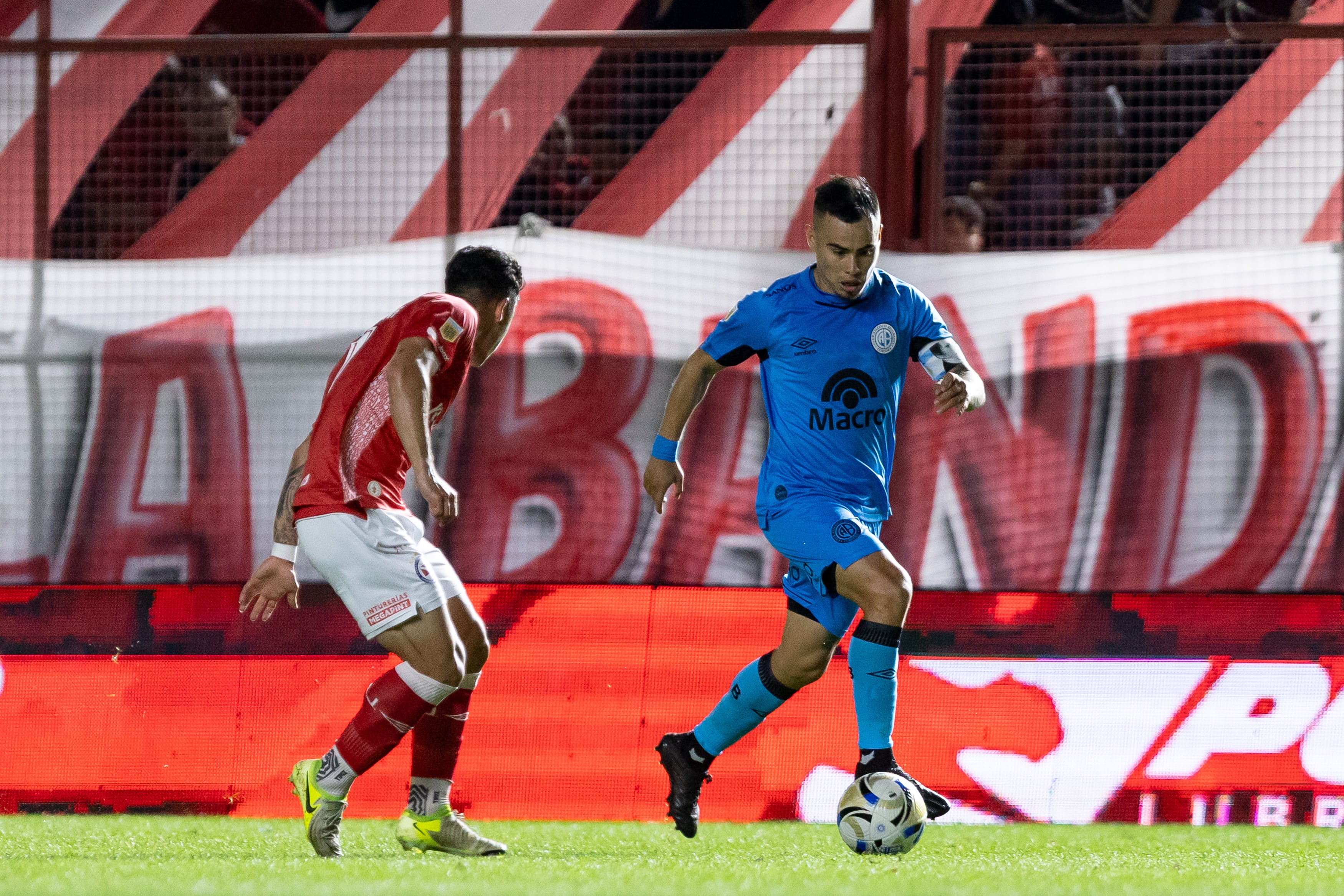 Lucas Zelarayán en el partido que Belgrano jugó ante Argentinos por la Liga Profesional. (Prensa Belgrano)