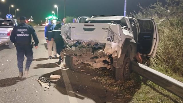 El hecho ocurrió en la variante Juárez Celman, donde se vieron involucrados un vehículo de gran porte con una camioneta. (Prensa Policía de Córdoba)