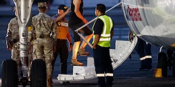 Cuántos argentinos llegan en el vuelo de deportados de Estados Unidos al país y de qué se los acusa