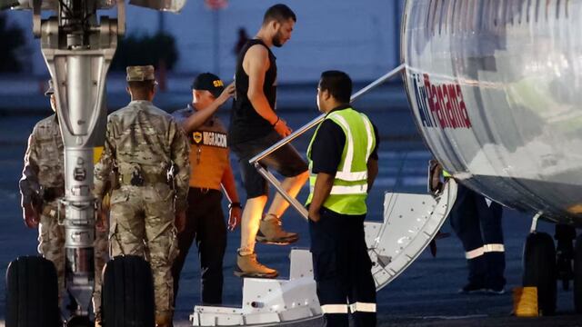 Cuántos argentinos llegan en el vuelo de deportados de Estados Unidos al país y de qué se los acusa